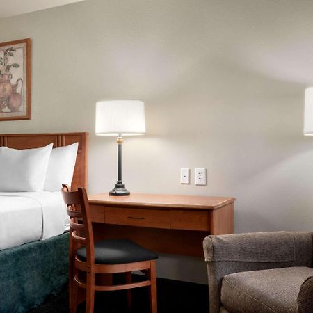 Travelodge By Wyndham Clinton Valley West Court Exteriér fotografie