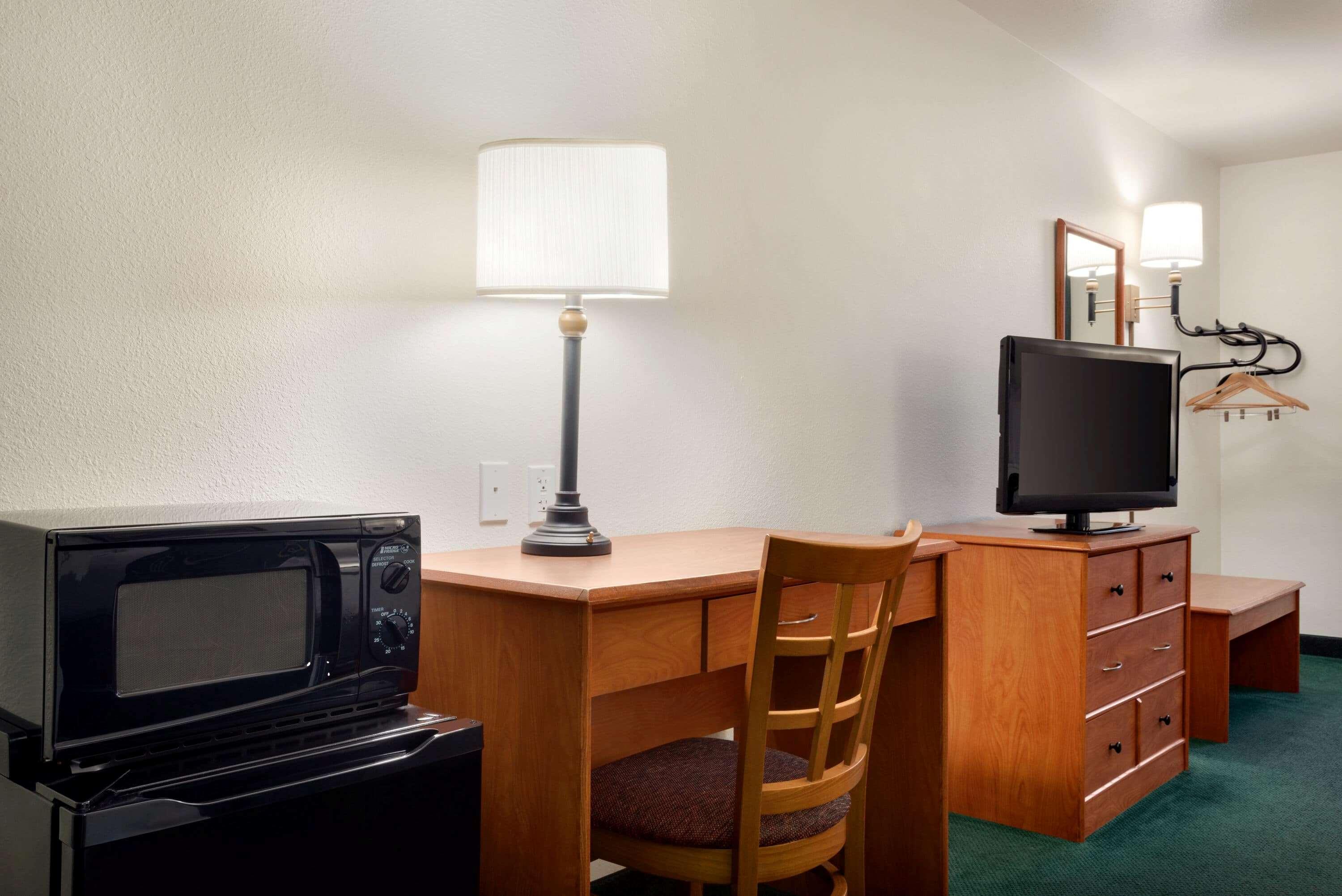 Travelodge By Wyndham Clinton Valley West Court Exteriér fotografie
