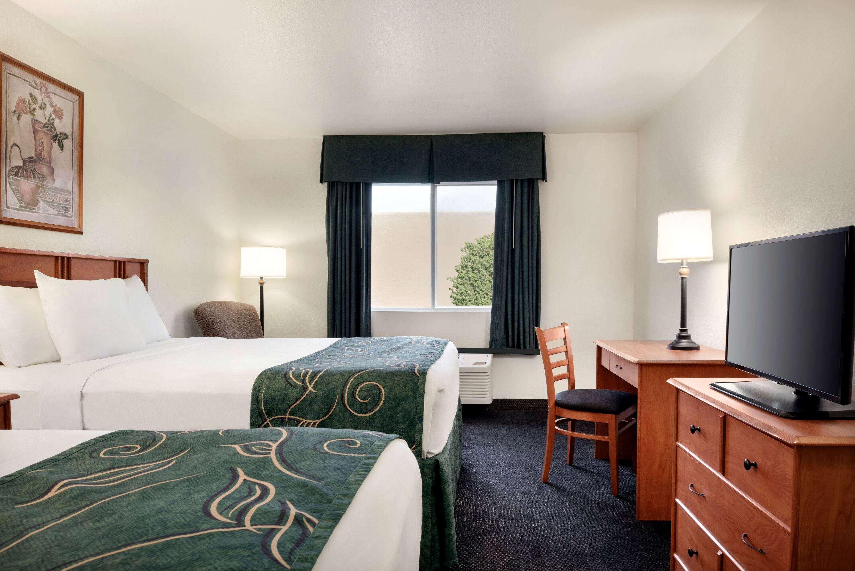 Travelodge By Wyndham Clinton Valley West Court Exteriér fotografie