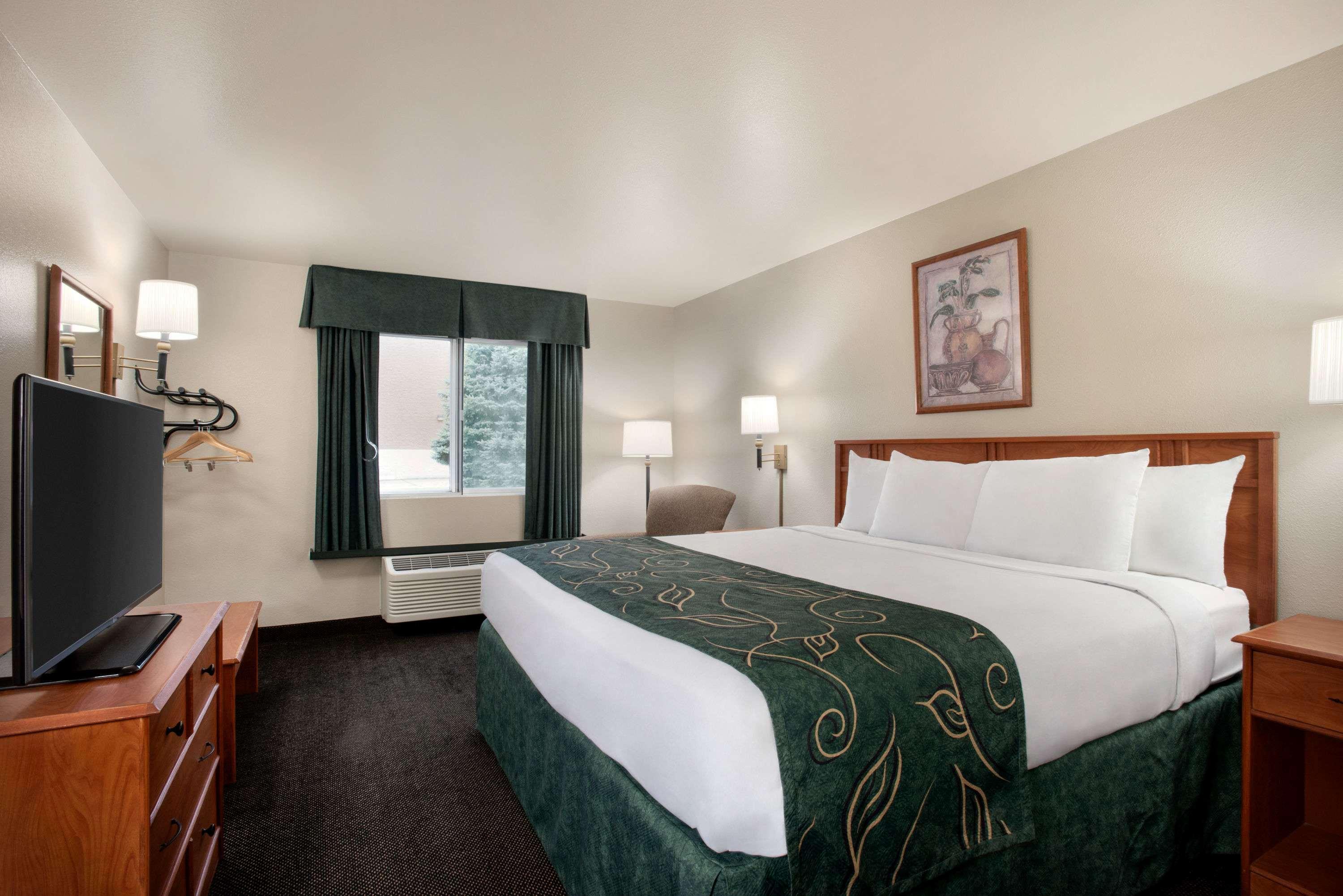 Travelodge By Wyndham Clinton Valley West Court Exteriér fotografie