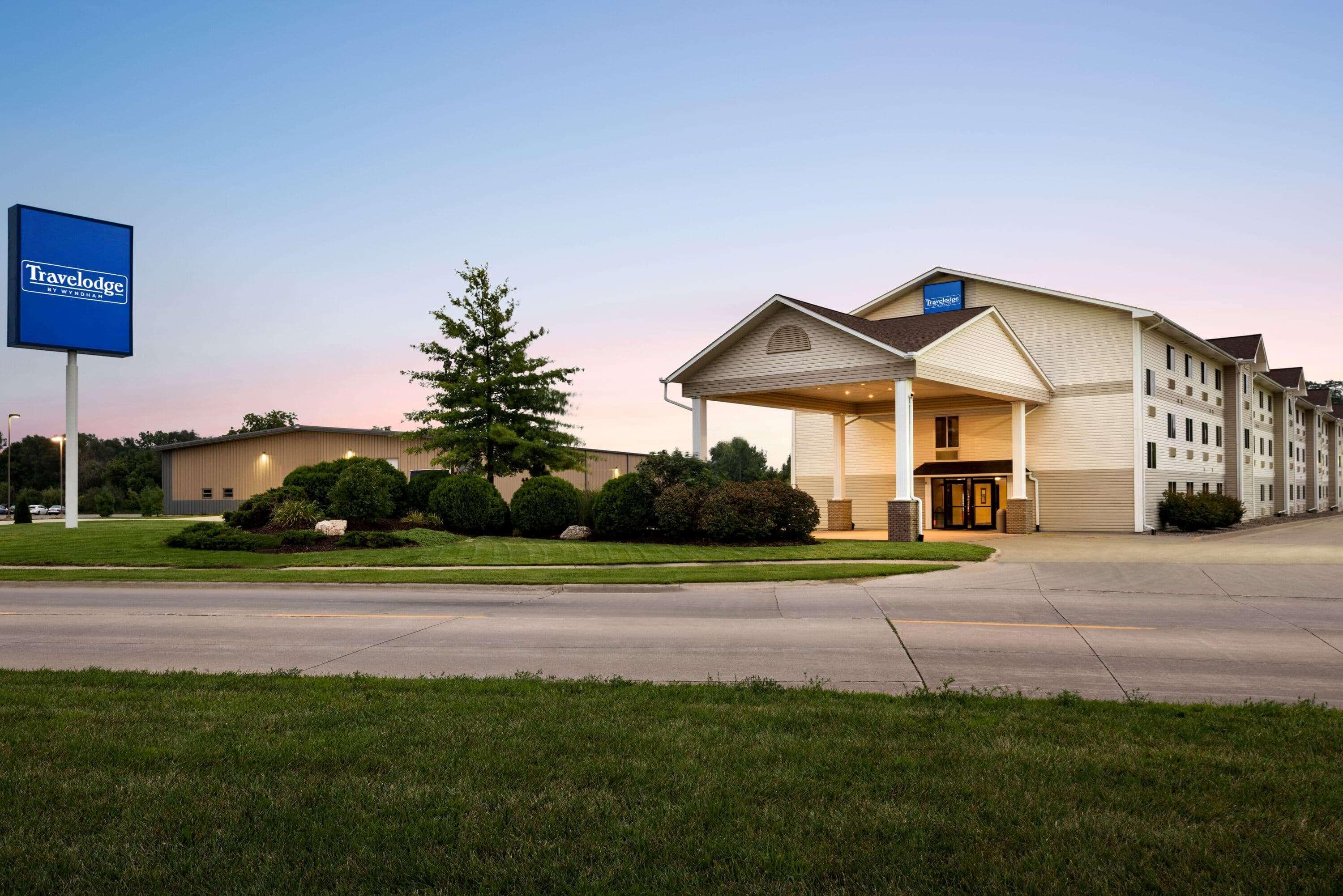 Travelodge By Wyndham Clinton Valley West Court Exteriér fotografie