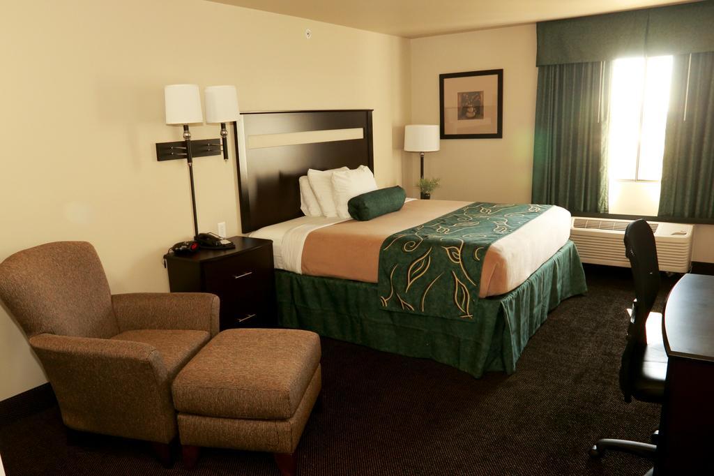 Travelodge By Wyndham Clinton Valley West Court Exteriér fotografie